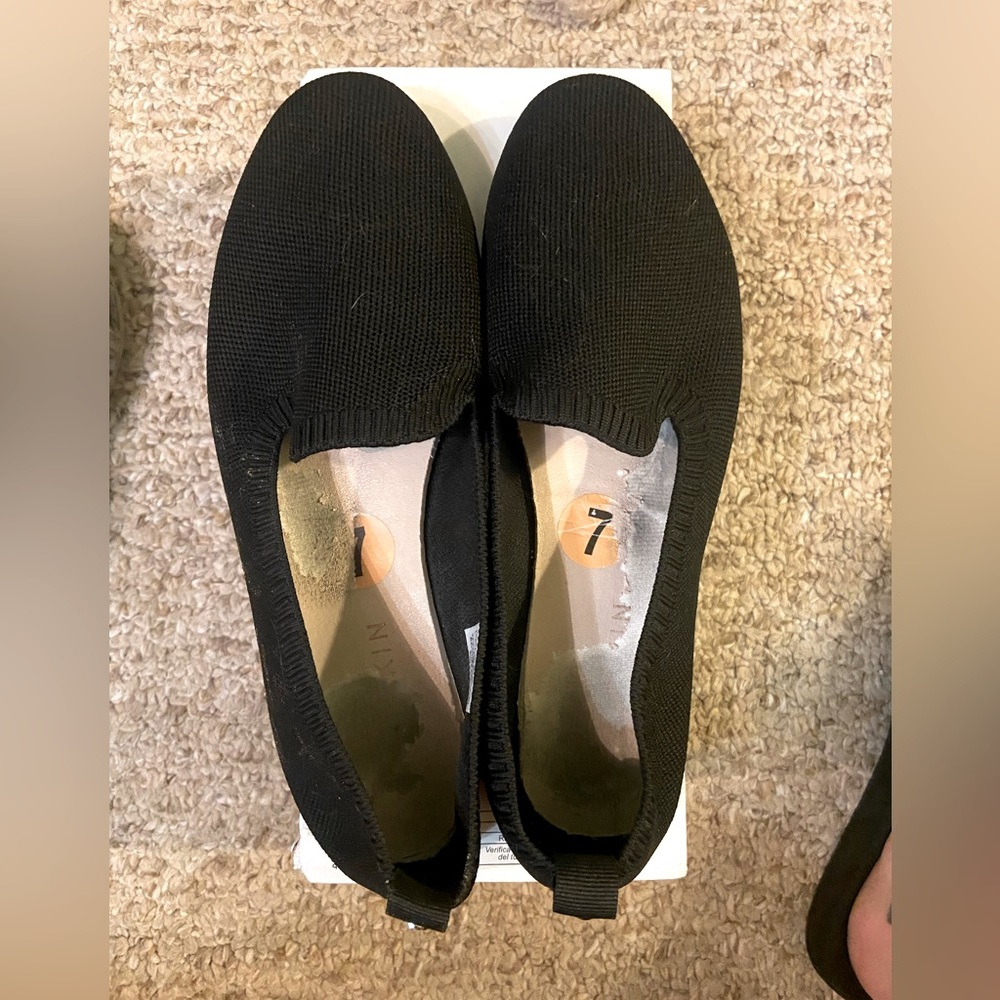 Lady’s flats size 7